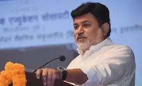 Mercedes-Benz to Invest Rs 3,000 Crore in Maharashtra, Boosting Job Prospects